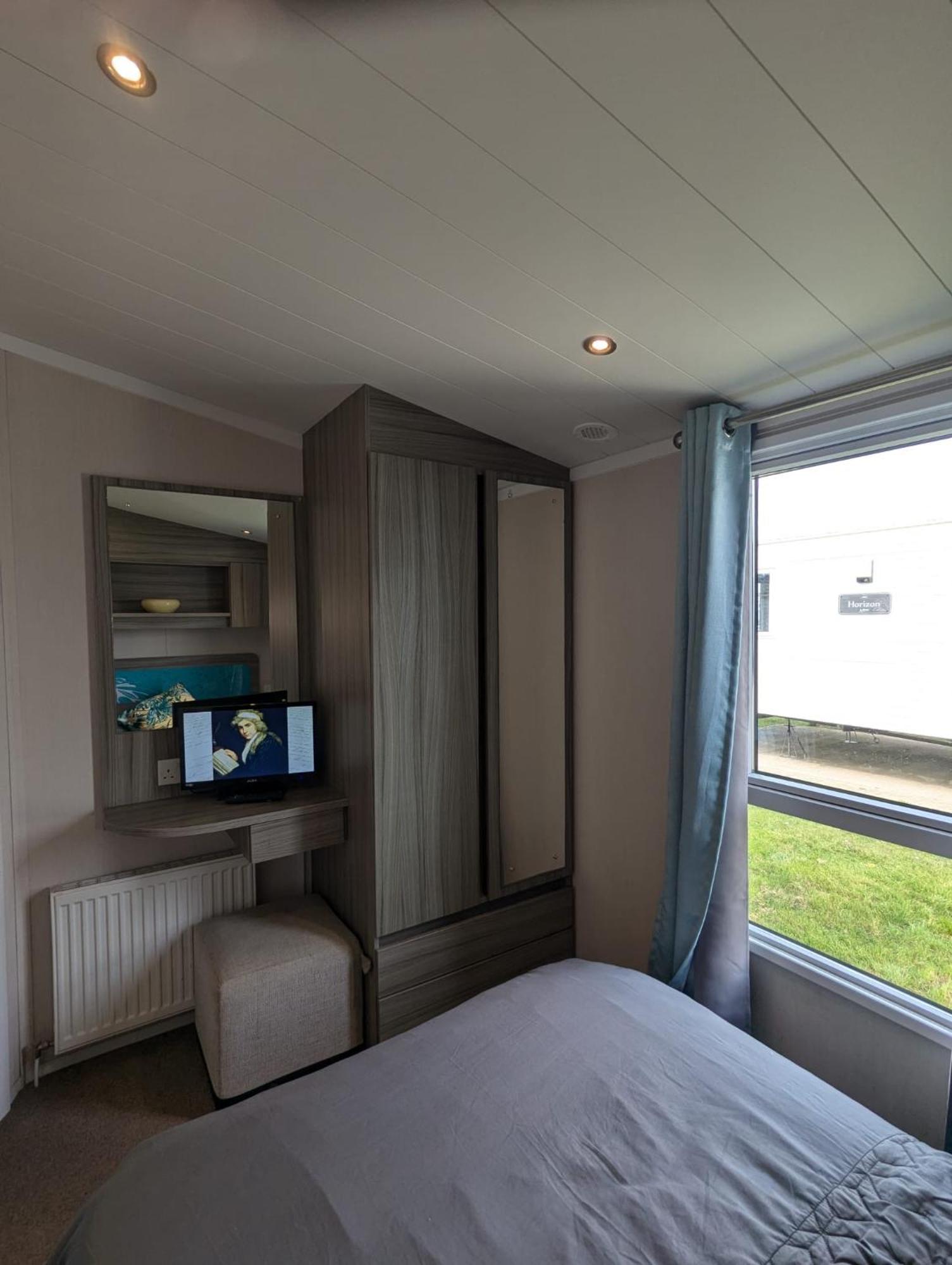 Beautifully Presented Dog Friendly Caravan On Very Popular Littlesea Holiday Haven Park Weymouth Wyke Regis Zewnętrze zdjęcie